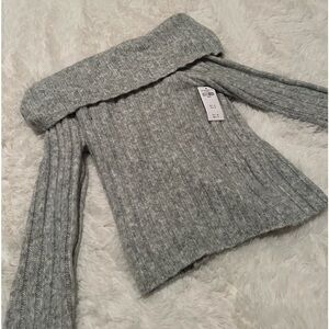 Off the shoulder grey abercrombie top